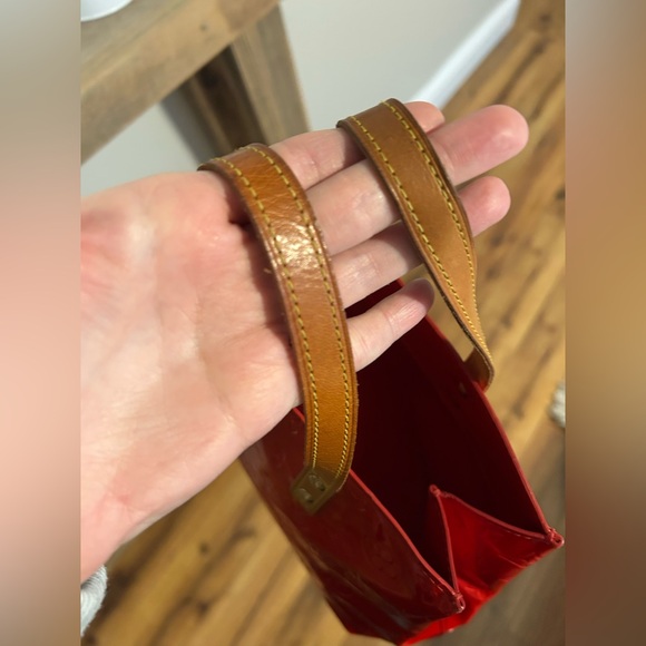 EUC Louis Vuitton Monogram Vernis Reade PM handbag in red patent leather - Picture 10 of 14